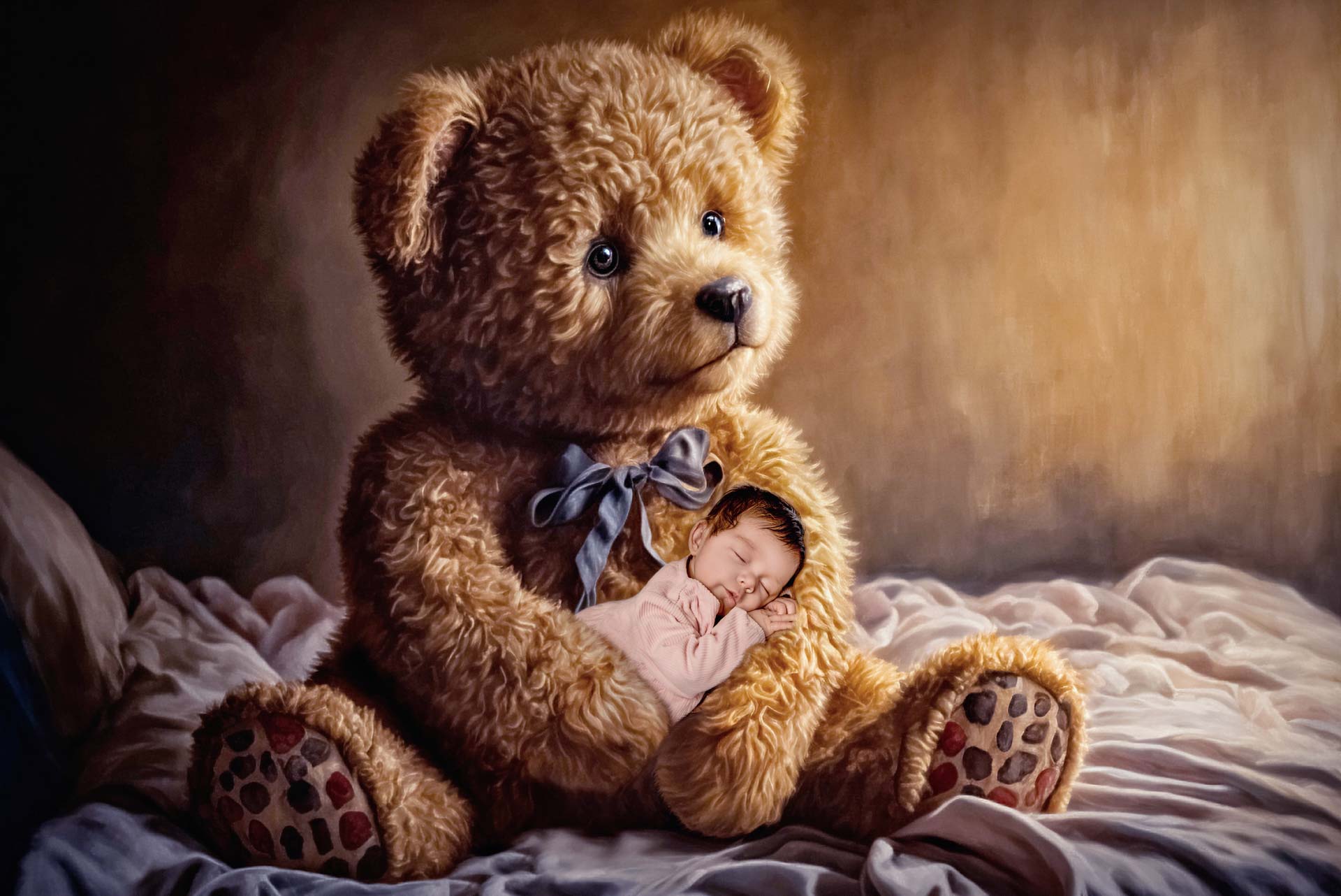 Un nouveau-né qui dort sur un ours