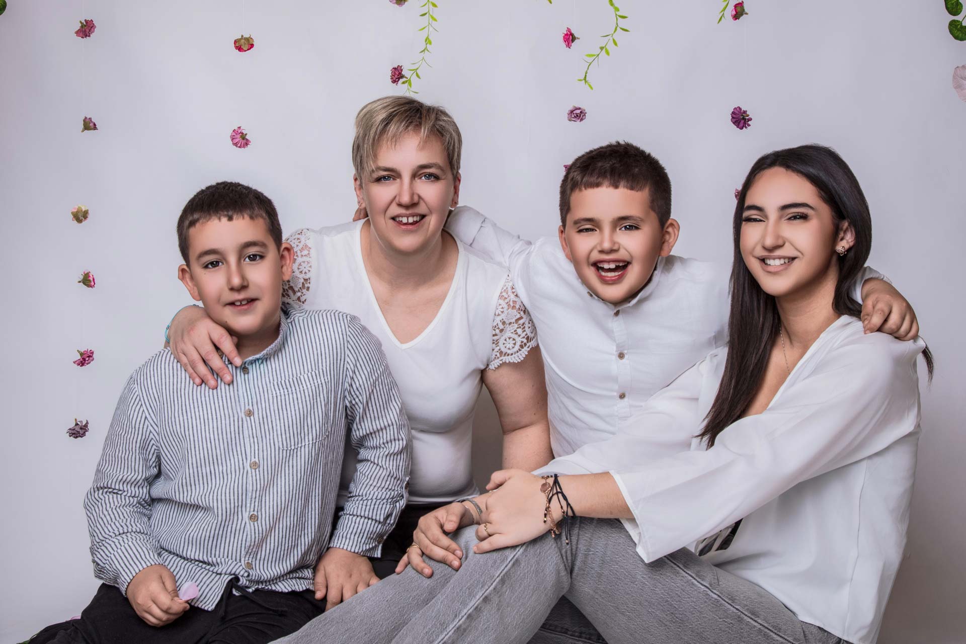 Une maman et ses enfants.
